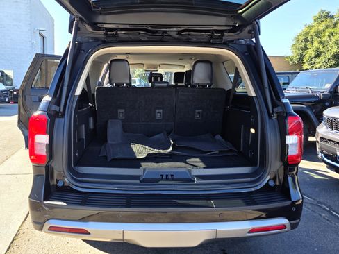 Used 2023 Ford Expedition Max XLT image 21