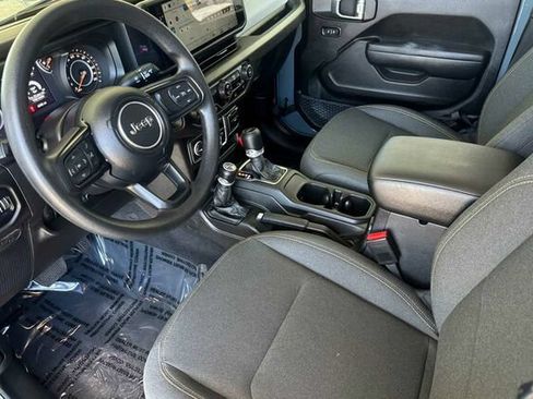 Used 2025 Jeep Gladiator Sport AWD/4WD image 10