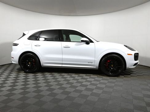 Used 2022 Porsche Cayenne GTS image 8