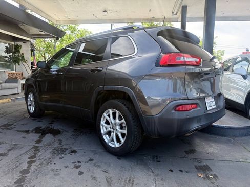 Used 2016 Jeep Cherokee Latitude w/ Safety/Convenience Group FWD image 9