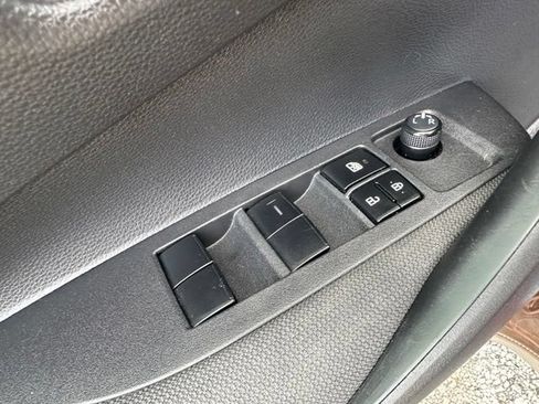 Used 2022 Toyota Corolla LE FWD image 23