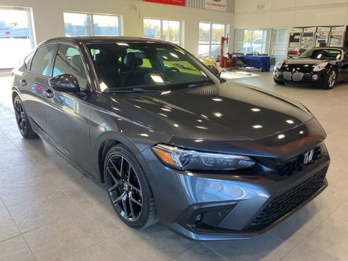 Used 2022 Honda Civic Sport Touring image 3