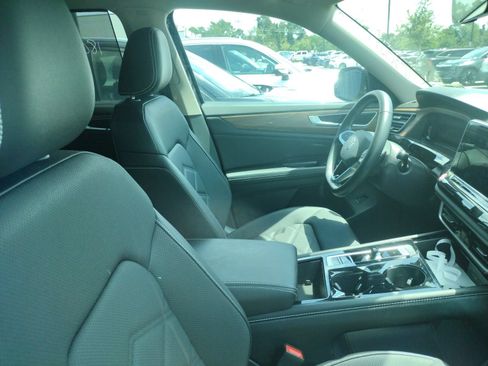 Used 2026 Volkswagen Atlas SE FWD image 4