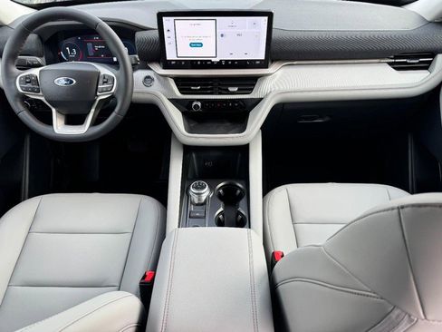 New 2026 Ford Explorer Active w/ Active Comfort Package image 7