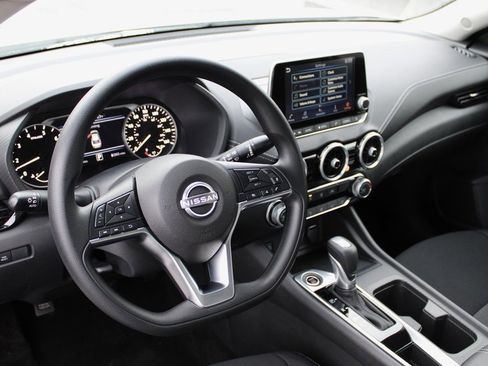 Certified 2025 Nissan Sentra SV image 25