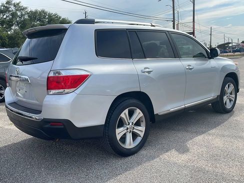Used 2012 Toyota Highlander Limited FWD image 3