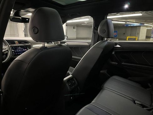 Certified 2023 Volkswagen Tiguan SE R-Line FWD image 24