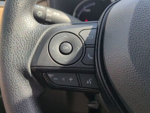 Used 2025 Toyota RAV4 XLE AWD/4WD image 19