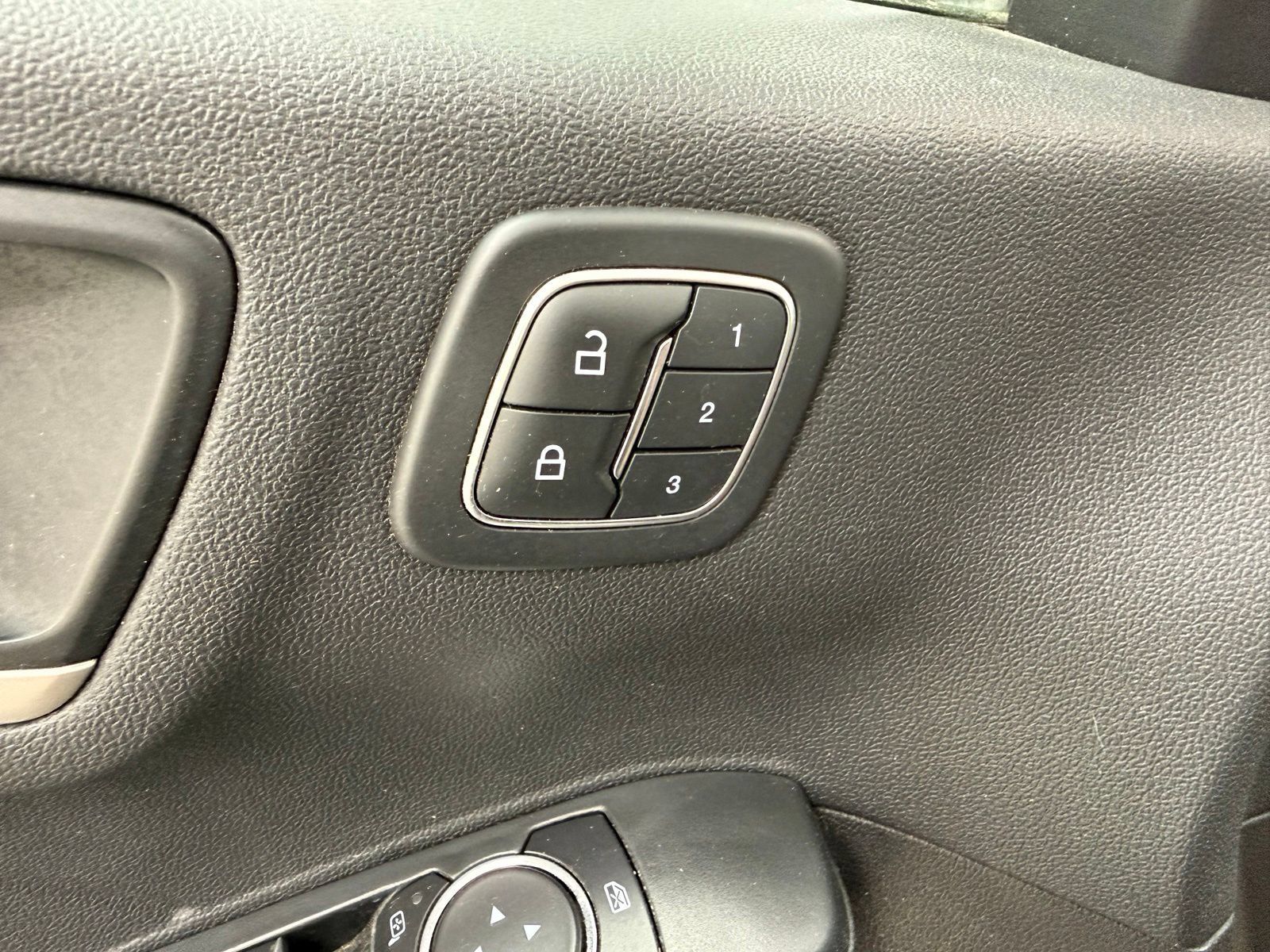 Used 2022 Ford Escape SEL w/ Technology Package FWD image 14