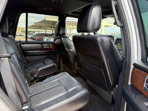 Used 2015 Lincoln Navigator 2WD image 18