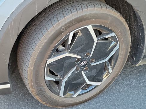 Used 2024 Hyundai Ioniq 5 SEL RWD image 2