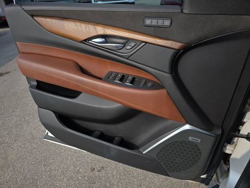 Used 2020 Cadillac Escalade Luxury image 28