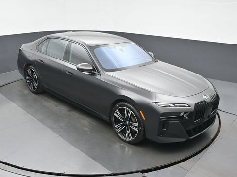 Used 2023 BMW 760i xDrive AWD/4WD image 37