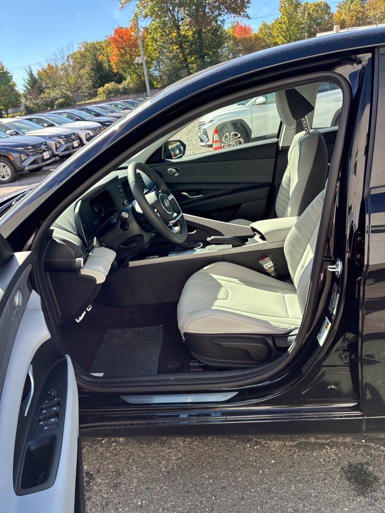 New 2026 Hyundai Elantra SEL Sport FWD image 23