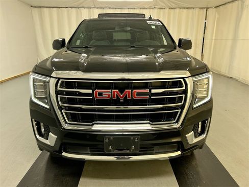 Used 2022 GMC Yukon SLT w/ SLT Premium Package image 3
