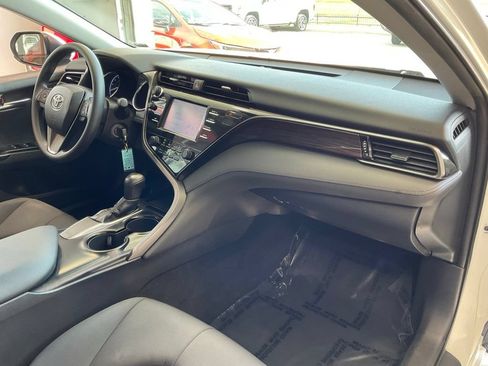 Used 2019 Toyota Camry LE FWD image 17