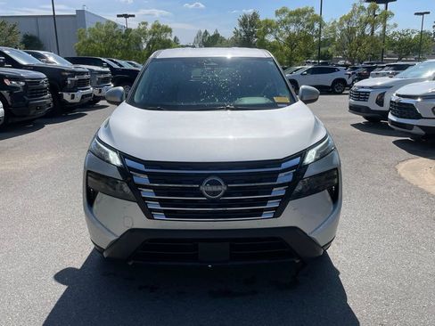 Used 2025 Nissan Rogue SV FWD image 2