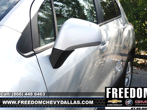 Used 2019 Chevrolet Trax LS w/ Tint and Cruise Package FWD image 5