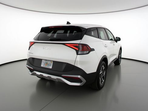 Used 2025 Kia Sportage LX image 9