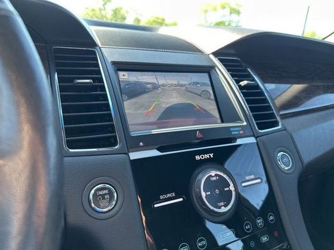 Certified 2017 Ford Taurus Limited FWD image 18