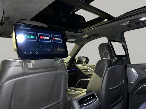 Used 2023 Cadillac Escalade ESV Premium Luxury Platinum image 36