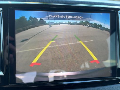 Used 2023 Chrysler Pacifica Touring-L FWD image 17
