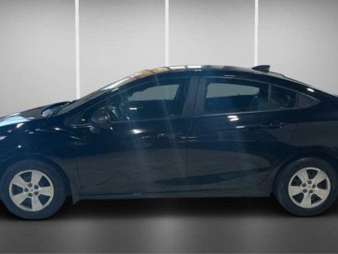 Used 2017 Chevrolet Cruze LS image 5