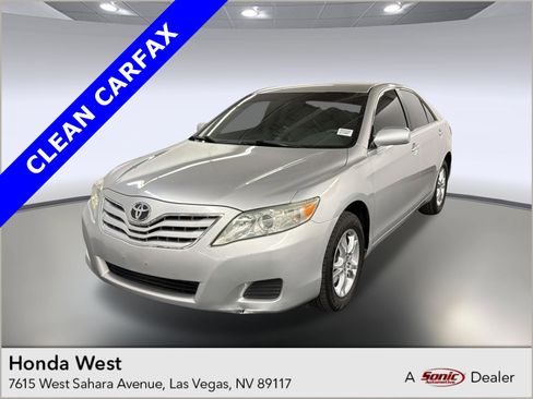 Used 2011 Toyota Camry LE image 1