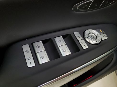 Used 2024 Genesis Electrified GV70 Advanced image 18