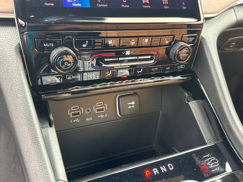 New 2025 Jeep Grand Cherokee L Summit w/ Obsidian Package image 15