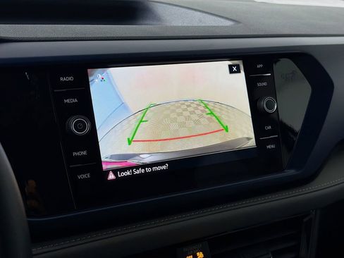 Used 2024 Volkswagen Taos SE image 19