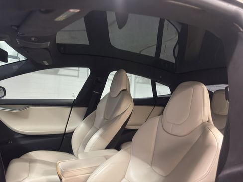 Used 2020 Tesla Model S Long Range Plus image 17