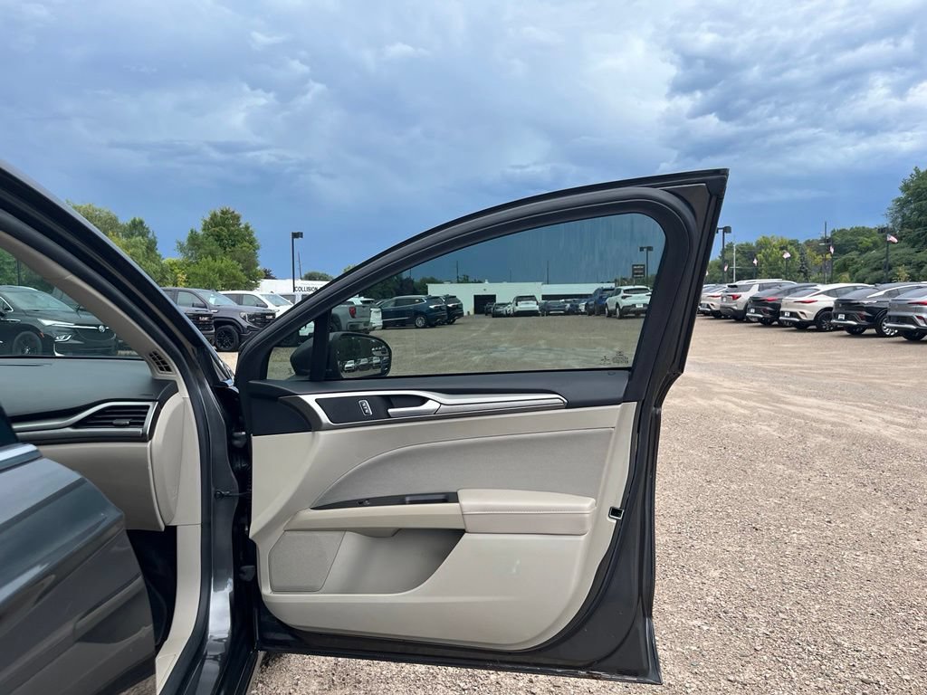 Used 2018 Ford Fusion SE w/ Fusion SE Technology Package FWD image 33