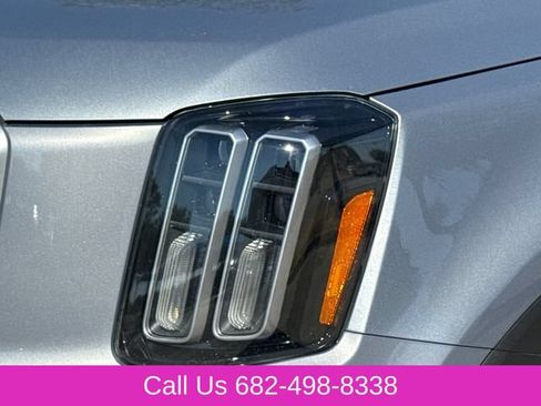 Used 2025 Kia Telluride EX w/ EX Captain's Chair Package FWD image 4