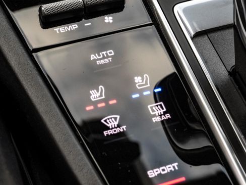 Used 2019 Porsche Cayenne Turbo image 25