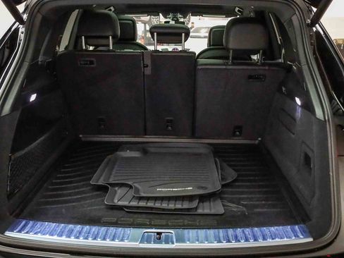 Certified 2023 Porsche Cayenne Platinum Edition image 31