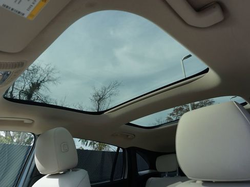 Certified 2021 Mercedes-Benz GLA 250 image 12