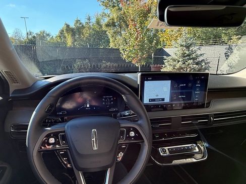 New 2026 Lincoln Corsair Reserve image 25