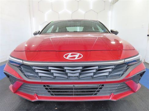 Used 2025 Hyundai Elantra Sport FWD image 3