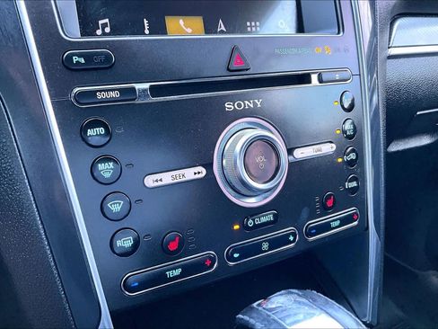 Used 2018 Ford Explorer Sport AWD/4WD image 35