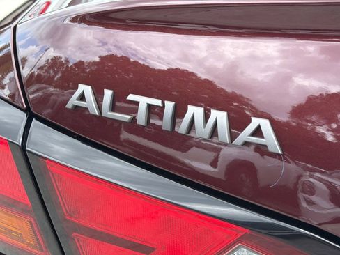 Used 2024 Nissan Altima 2.5 SV FWD image 9