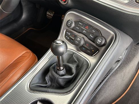 Used 2015 Dodge Challenger SRT Hellcat RWD image 19