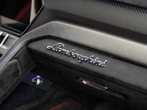 Used 2024 Lamborghini Urus Performante AWD/4WD image 33