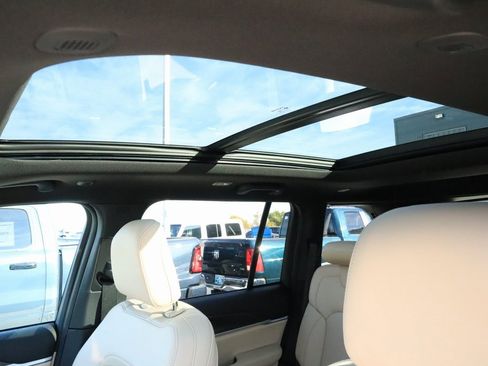 New 2025 Jeep Grand Cherokee Limited image 17