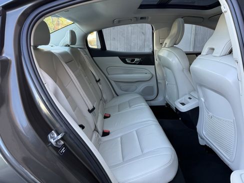 Used 2022 Volvo S60 B5 Momentum w/ Premium Package image 15