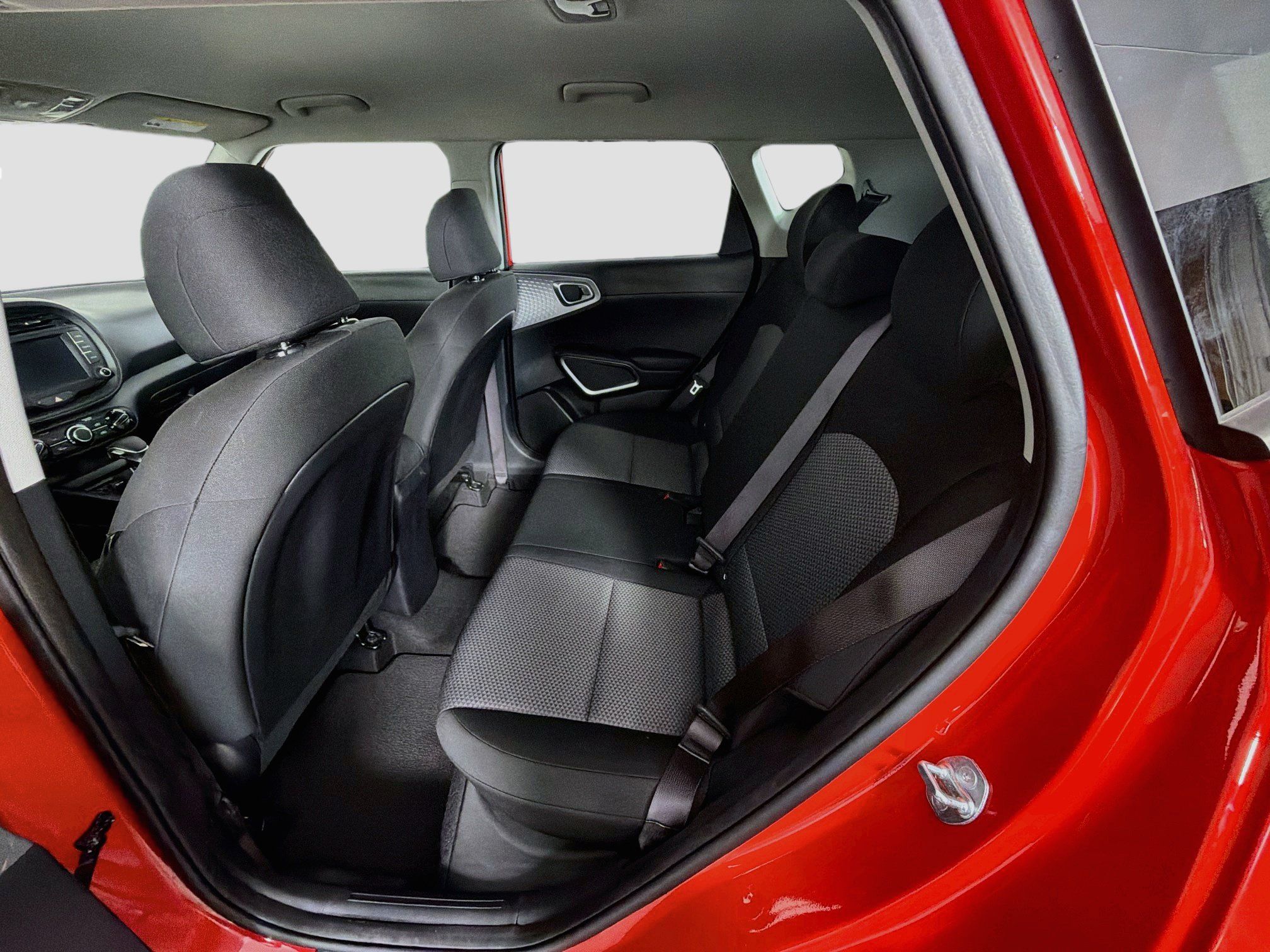 Used 2025 Kia Soul LX w/ LX Technology Package FWD image 28