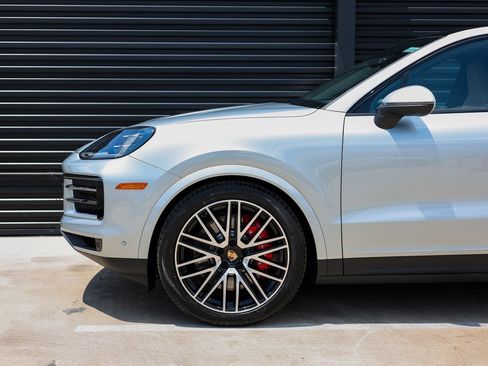 New 2025 Porsche Cayenne S image 11