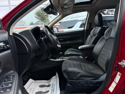 Used 2020 Mitsubishi Outlander SE image 40