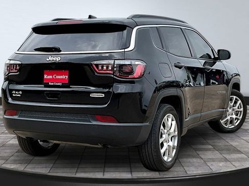 Used 2024 Jeep Compass Latitude AWD/4WD image 7