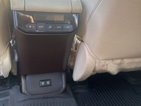 Used 2021 Toyota Highlander XLE FWD image 41